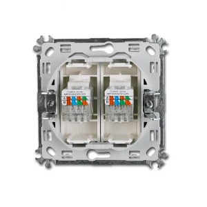 Weiße 2-fach RJ45 Netzwerkdose Cat5e, Rückansicht mit sichtbaren Verkabelungsanschlüssen und Metallrahmen.