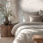 Schlafzimmer mit A.S. Creation Vliestapete Blätter Dschungel in Weiß-Grau.