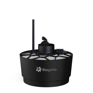 Schwarze Biogents Aero Trap Plus Mückenfalle zur Insektenabwehr im Garten.