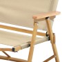Beiger Jawinio Campingstuhl aus Holz, faltbar mit Armlehnen, Detailansicht.