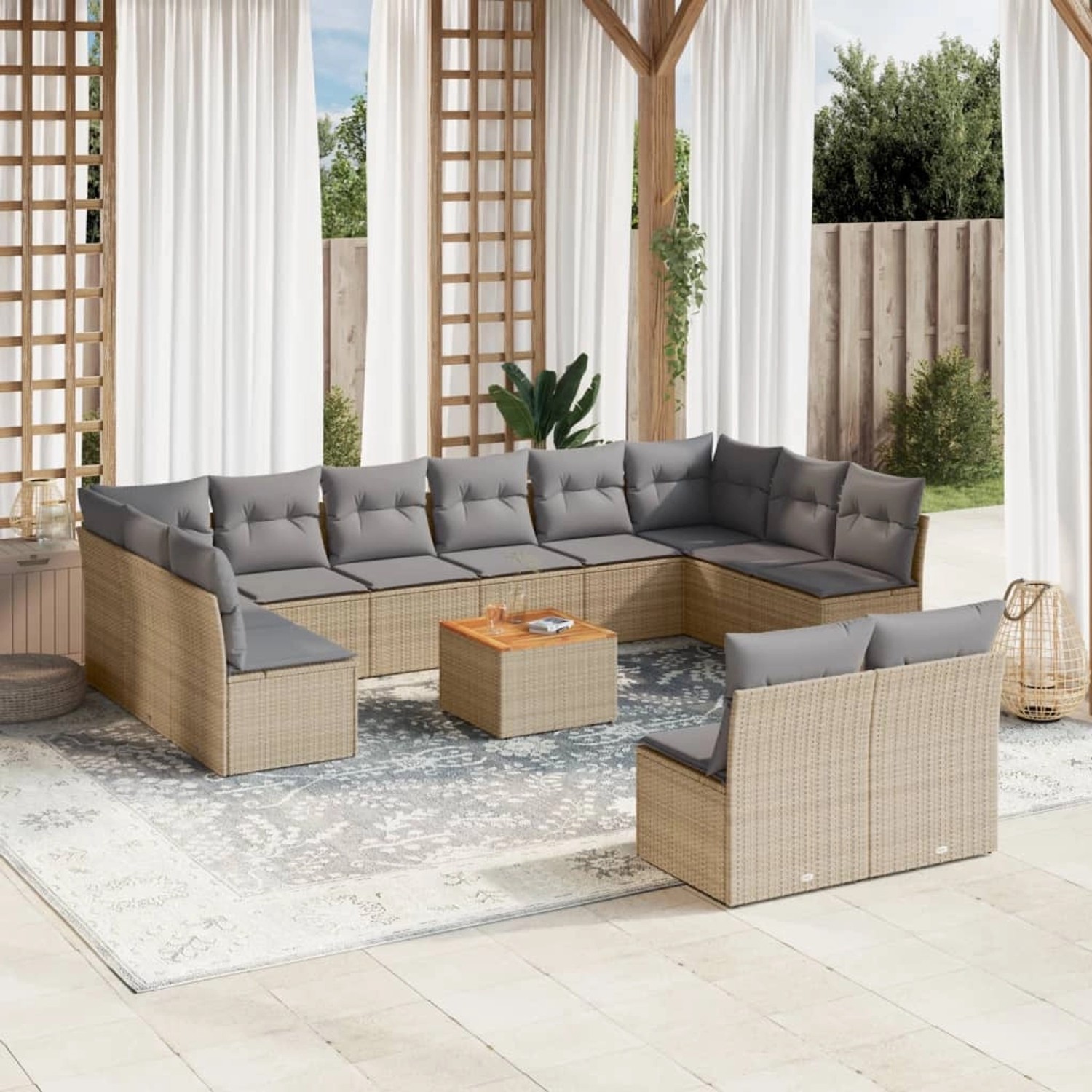 Beige 13-tlg. Garten-Sofagarnitur aus Polyrattan mit grauen Kissen. Ideal für Terrasse und Garten.