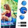 Frau auf blauer Sportisfaction Isomatte mit Wabenstruktur im Zelt. Wasserdicht, komfortabel, mit integrierter Luftpumpe für Camping.