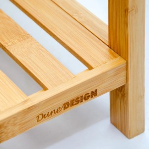 Detailaufnahme eines DuneDesign Bambus Badregals mit 5 Ablagen, Fokus auf Material und Verarbeitung.
