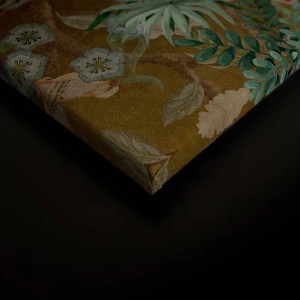 Goldenes Leinwandbild mit Pfau, Blumen und Vögeln für asiatische Wanddeko im Esszimmer.