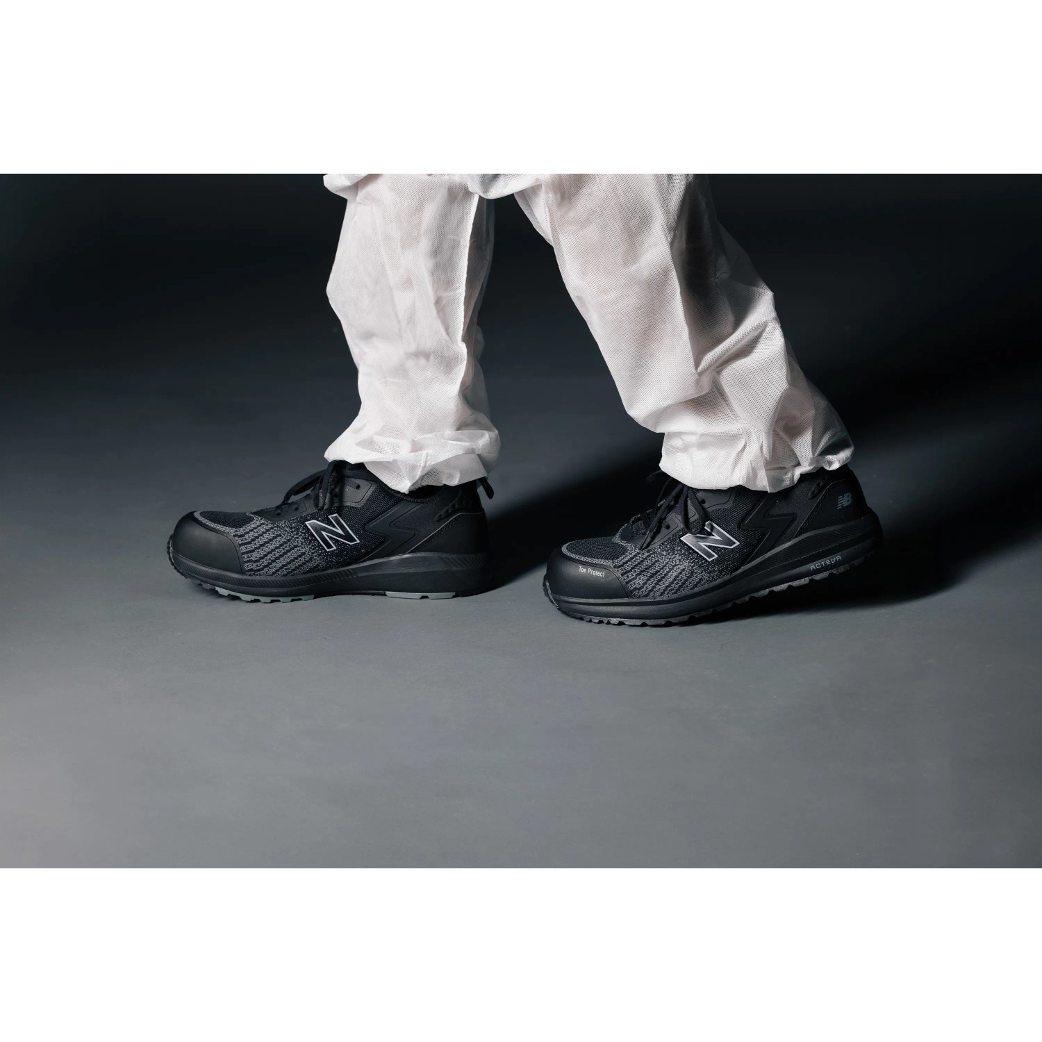 Schwarze New Balance Speedware Sicherheitsschuhe S1 P Gr. 40 für Herren und Damen.