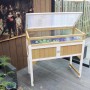 Axi Hochbeet mit Gewächshaus, braun-weiß, 120x54x120 cm. Holz-Hochbeet mit geöffnetem, transparentem Deckel.