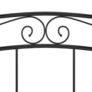 Detailansicht: Schwarzes Metallbett 180x200 cm mit geschwungenem Kopfteil. Bett für Schlafzimmer.