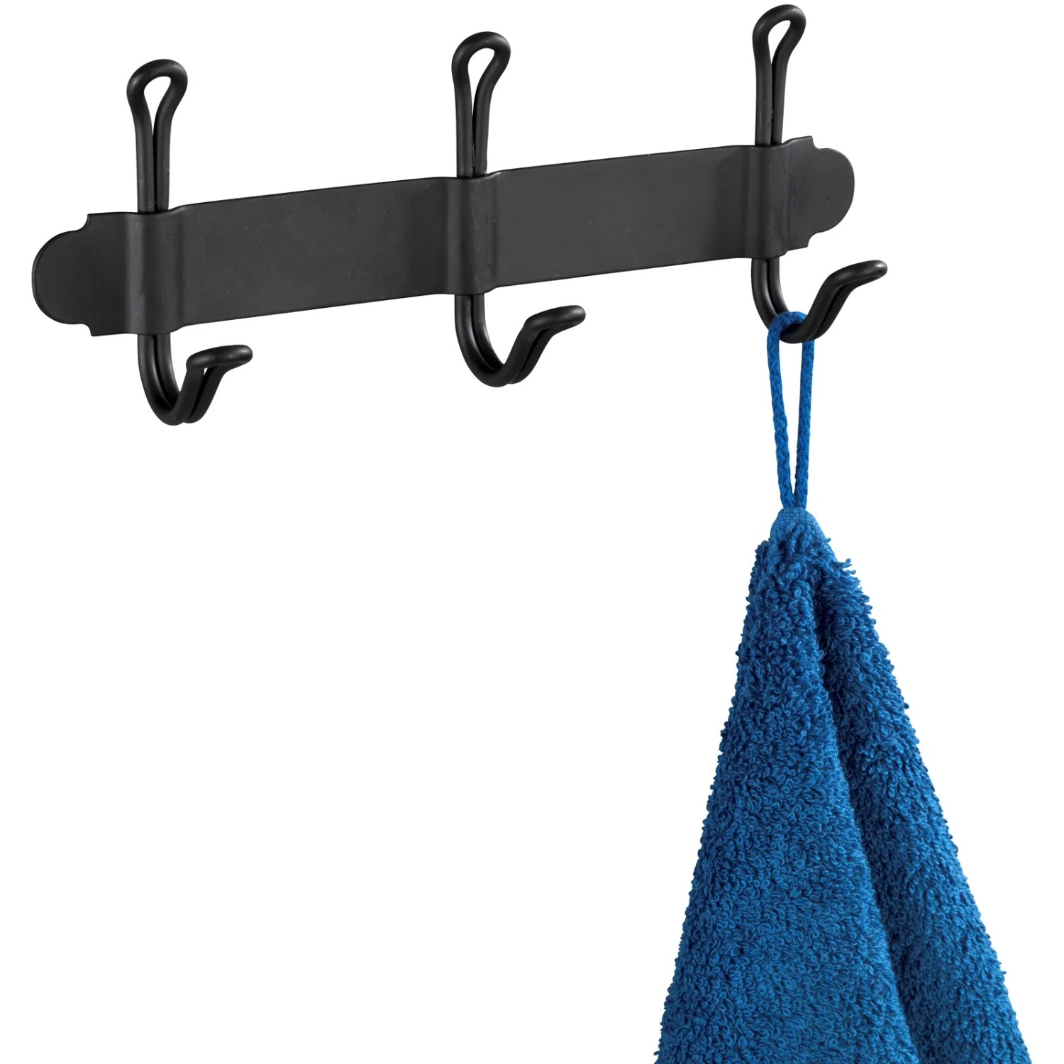 Wenko Hakenleiste Nostalgie Trio, schwarz matt, mit blauem Handtuch an einem der drei Haken.