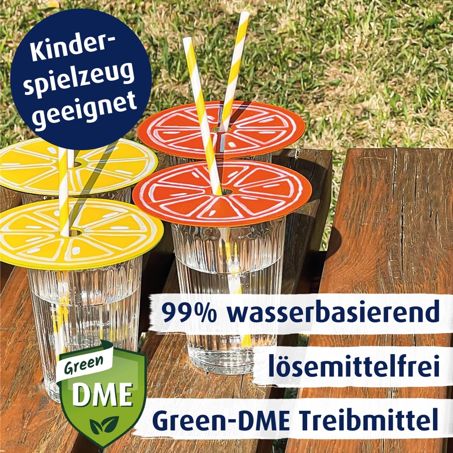 Gläser mit bunten Frucht-Deckeln und Strohhalmen, geeignet für Kinderspielzeug.