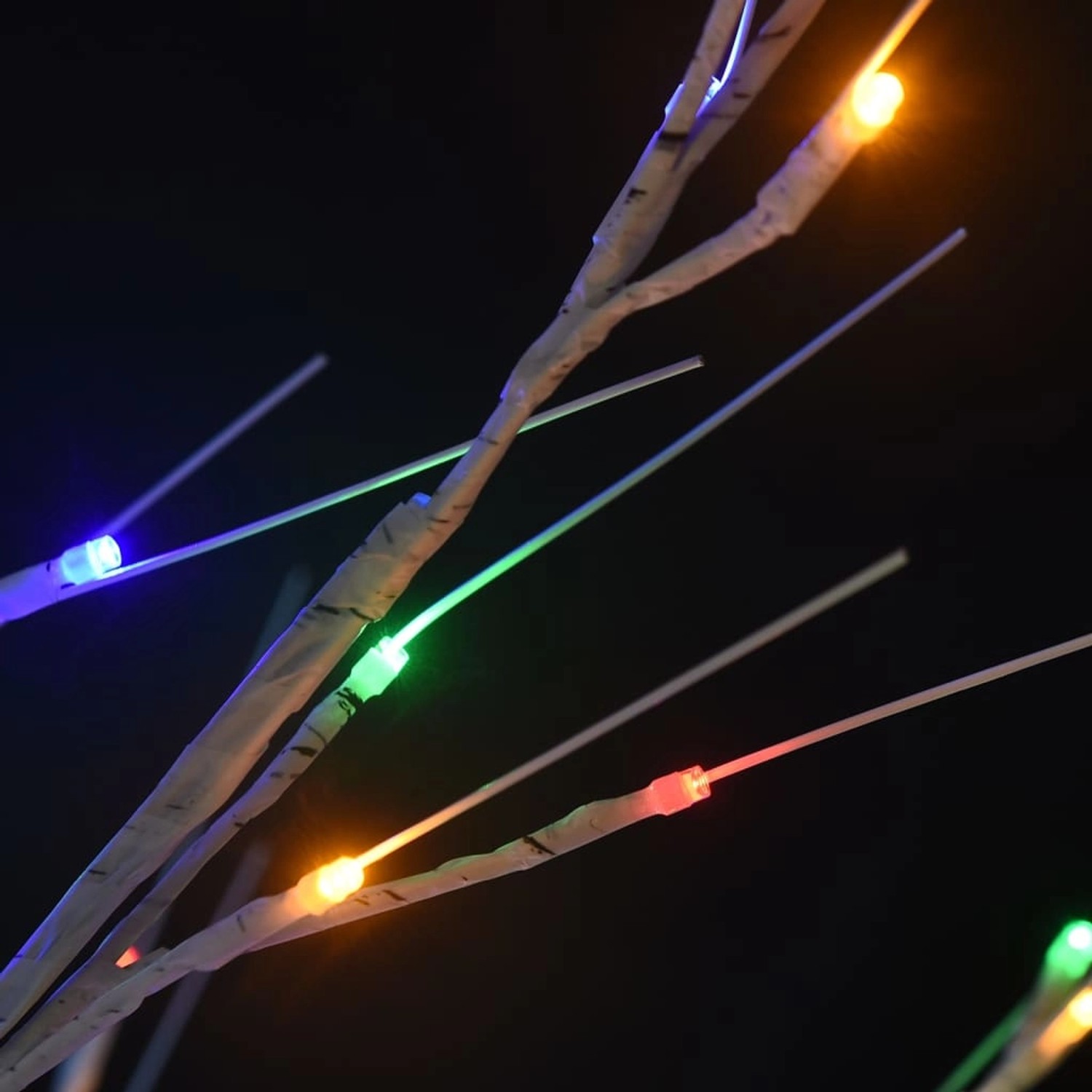 Detailaufnahme: Mehrfarbiger LED-Weihnachtsbaum (1,5 m) für Innen & Außen.