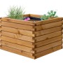 Quadratischer Dobar Gartenteich Alea aus Kiefernholz mit Teichfolie und Bepflanzung.