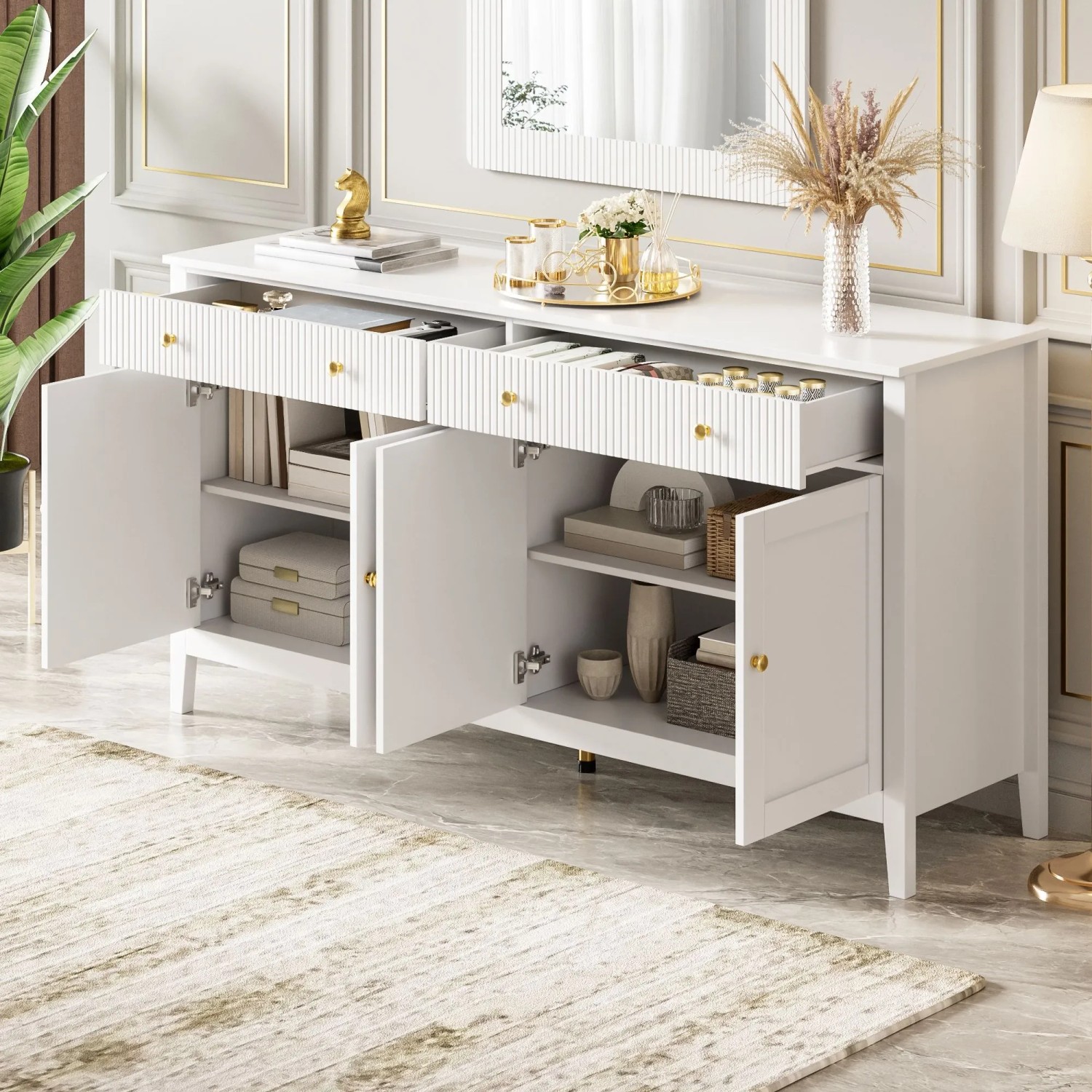 Weißes Merax Sideboard mit 4 Türen, 2 geriffelten Schubladen und goldenen Griffen. Offene Fächer zeigen Stauraum.