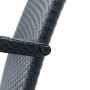 Detailaufnahme: Schwarzer Polyrattan Gartenstuhl Yoro mit Armlehne, Fokus auf Material und Verarbeitung.