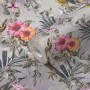 PROFHOME Vliestapete mit Blumen, Kolibris und Palmen in Grau, Rosa, Orange und Grün.