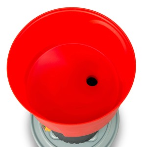EBERTH Getreidemühle: Detailaufnahme des roten Einfülltrichters der elektrischen Mühle.