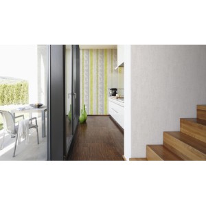 A.S. Création Vliestapete Beton Weiß im Wohnraum mit Treppe und Küche.