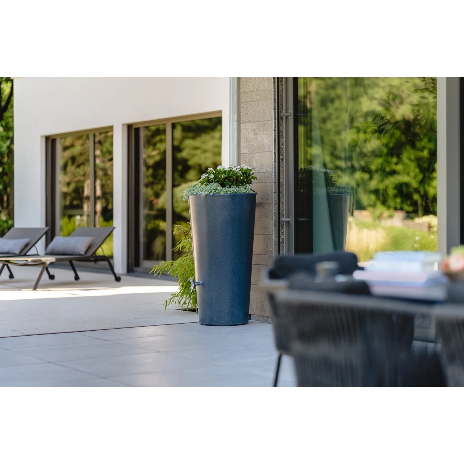 Garantia Regenwasser-Behälter Stone 2in1 in Lava-Optik mit integrierter Pflanzschale (210 l).