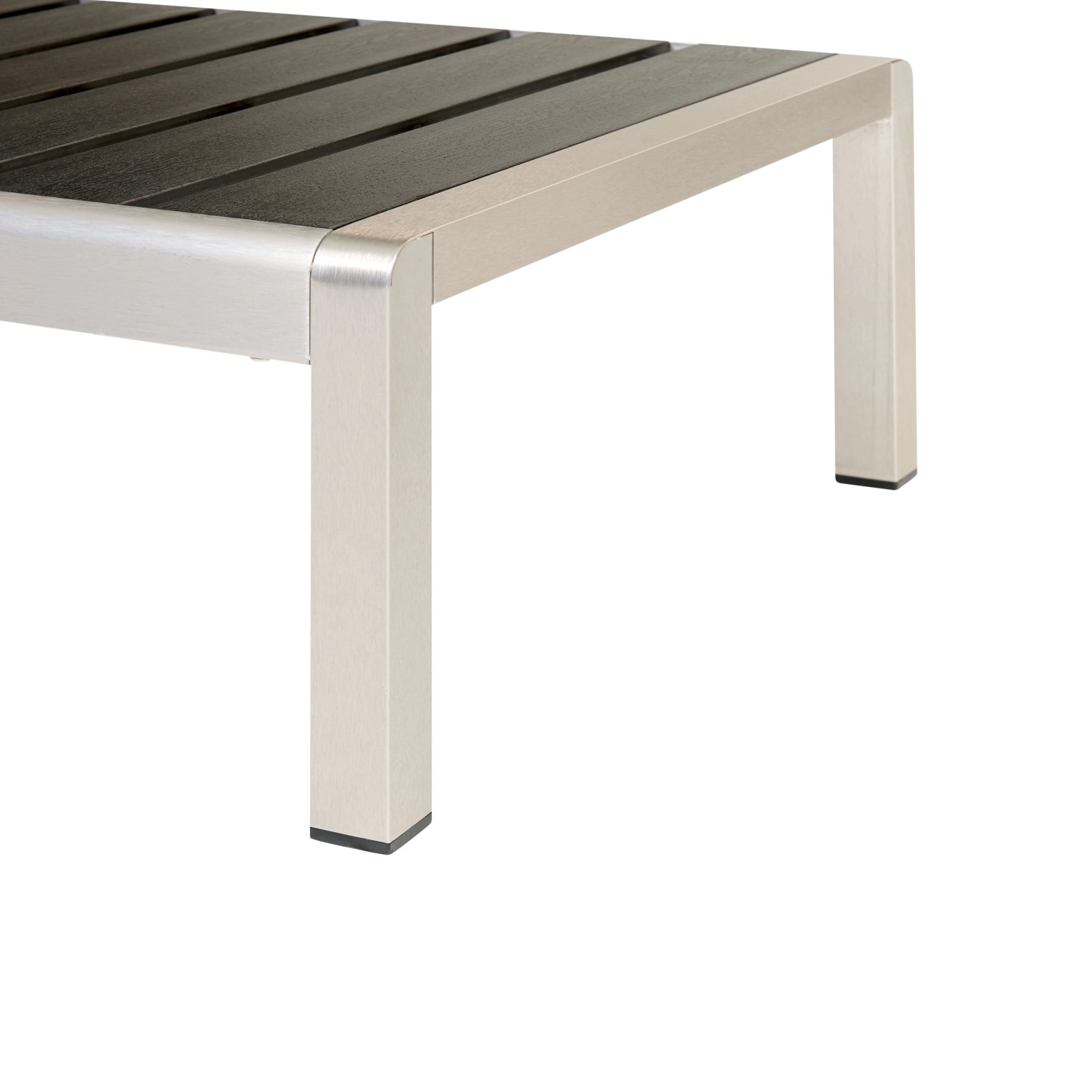 Detailansicht: Schwarze Beliani Gartenliege mit silbernem Gestell. Gartenmöbel für entspannte Stunden im Freien.