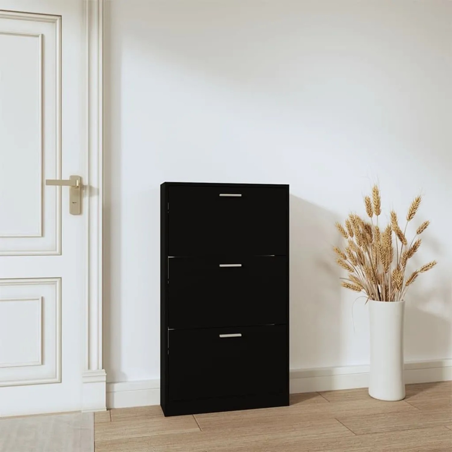 Schwarzer vidaXL Schuhschrank (59x17x108 cm) aus Holzwerkstoff mit drei Klappen.