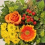 Blumenstrauß 'Ganz unverblümt kleiner Mix' mit Rose, Germini, Johanniskraut und Bindegrün.