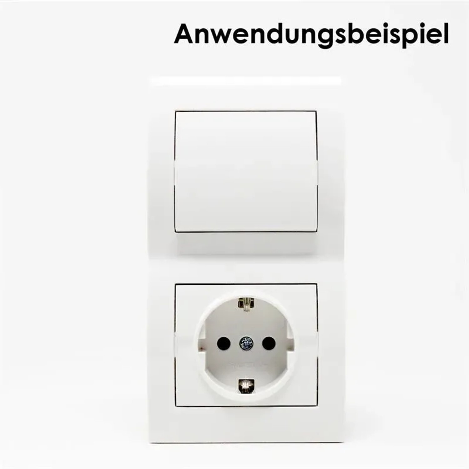 Weißer Kanlux LOGI Wechsel Schalter mit Steckdose als Anwendungsbeispiel.