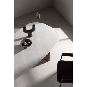 Hellgrauer ebuy24 Grönvik Esstisch mit Deko-Elementen.