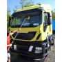 Gelber LKW wird mit ECD Germany Waschbürste mit Teleskopstiel gereinigt.