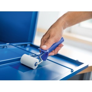 LUX Schaumroller 5 cm, weiß, im Einsatz auf blauer Oberfläche für feine Lackergebnisse.