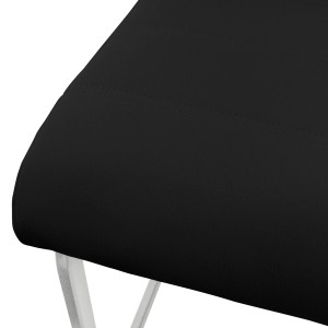 Detailaufnahme: Schwarzer ML-Design Freischwinger Esszimmerstuhl mit Kunstlederbezug.