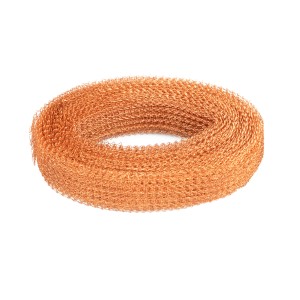 Aufgerollter Windhager Schneckenzaun aus Kupfergeflecht, 800 cm lang.