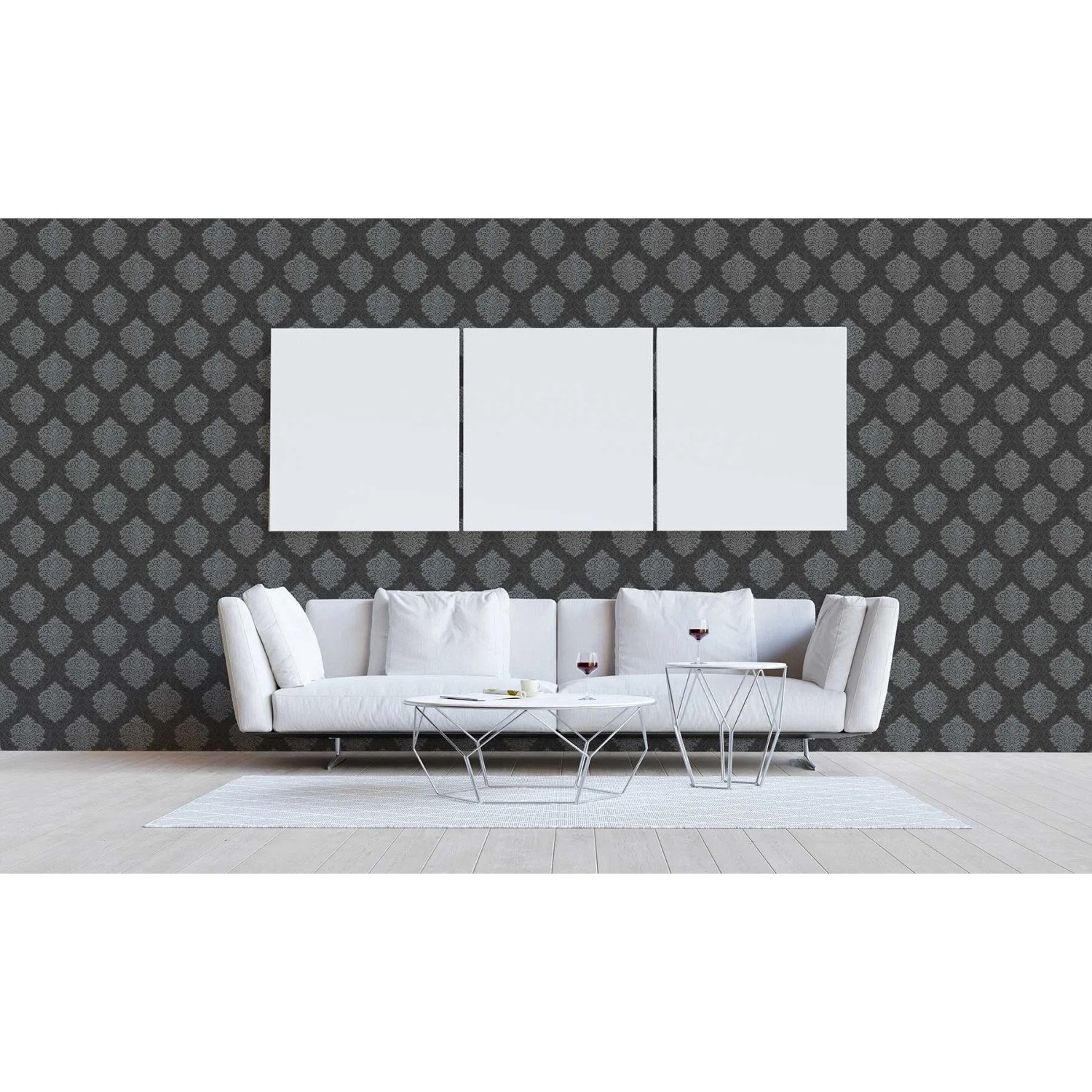 Tadessi Barock Tapete Jacopo M1 No 2308, silber-schwarz, im Wohnraum mit Sofa und Bildern.