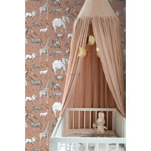 ESTAhome Tapete mit Dschungeltieren in Terrakotta im Kinderzimmer mit Himmelbett.