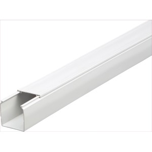 Weißer Kabelkanal, 40x40 mm, 2 m Länge. Zur ordentlichen Kabelführung.