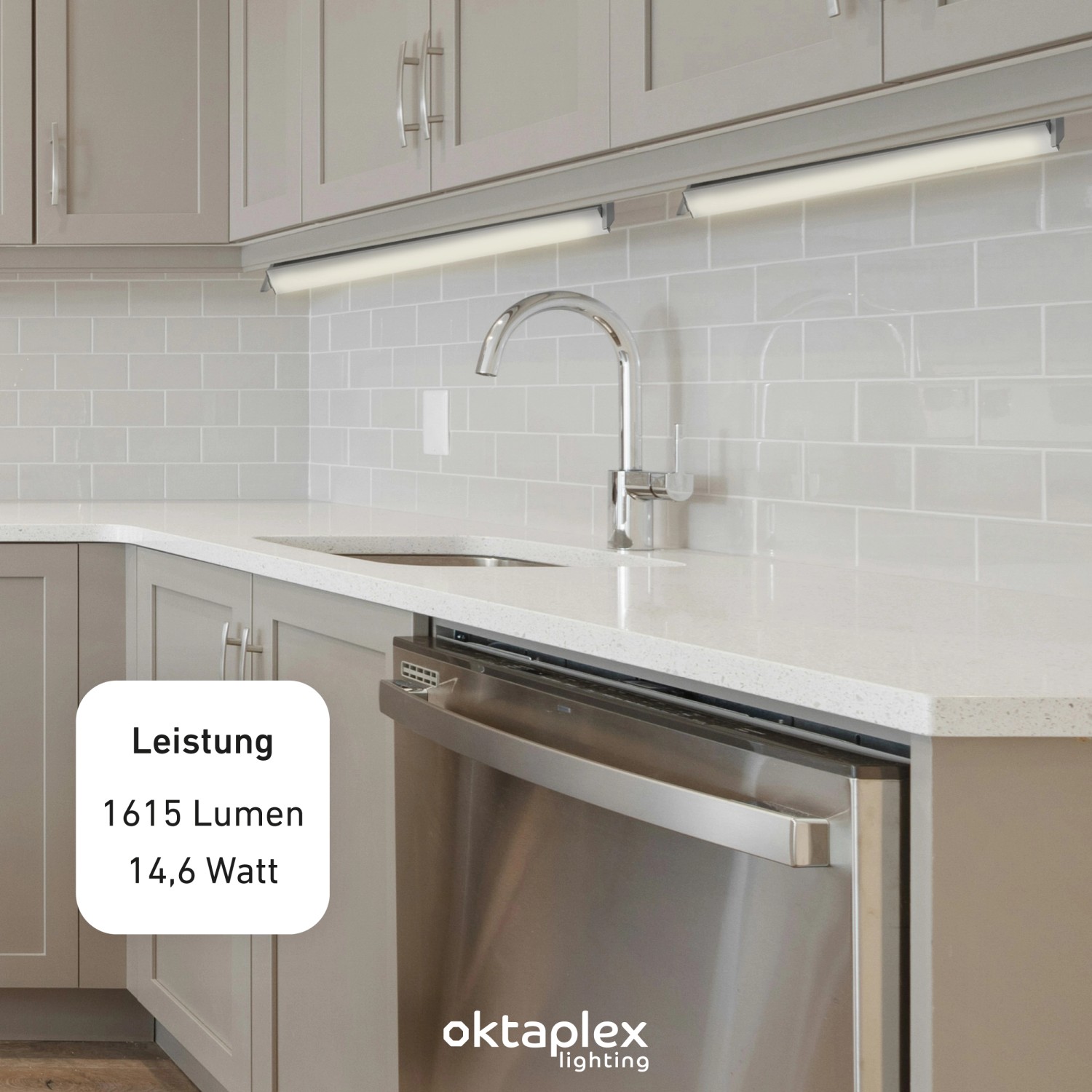 Oktaplex LED Unterbauleuchten 3er Set, schwenkbar, warmweiß, in moderner Küche.