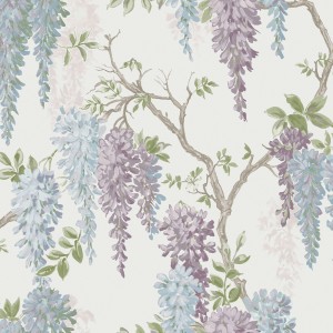 Laura Ashley Vliestapete Wisteria Garden Pale Iris mit zarten Glyzinienblüten in blassem Lila und Blau.