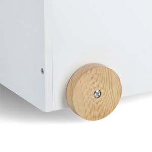 Detailansicht: Weiße Zeller Spielzeugkiste mit Holzrad. Aufbewahrungsbox für Kinder.