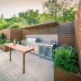 MyOutdoorKitchen Modul-Kühlschrank (2-türig) aus Edelstahl in einer modernen Outdoorküche.