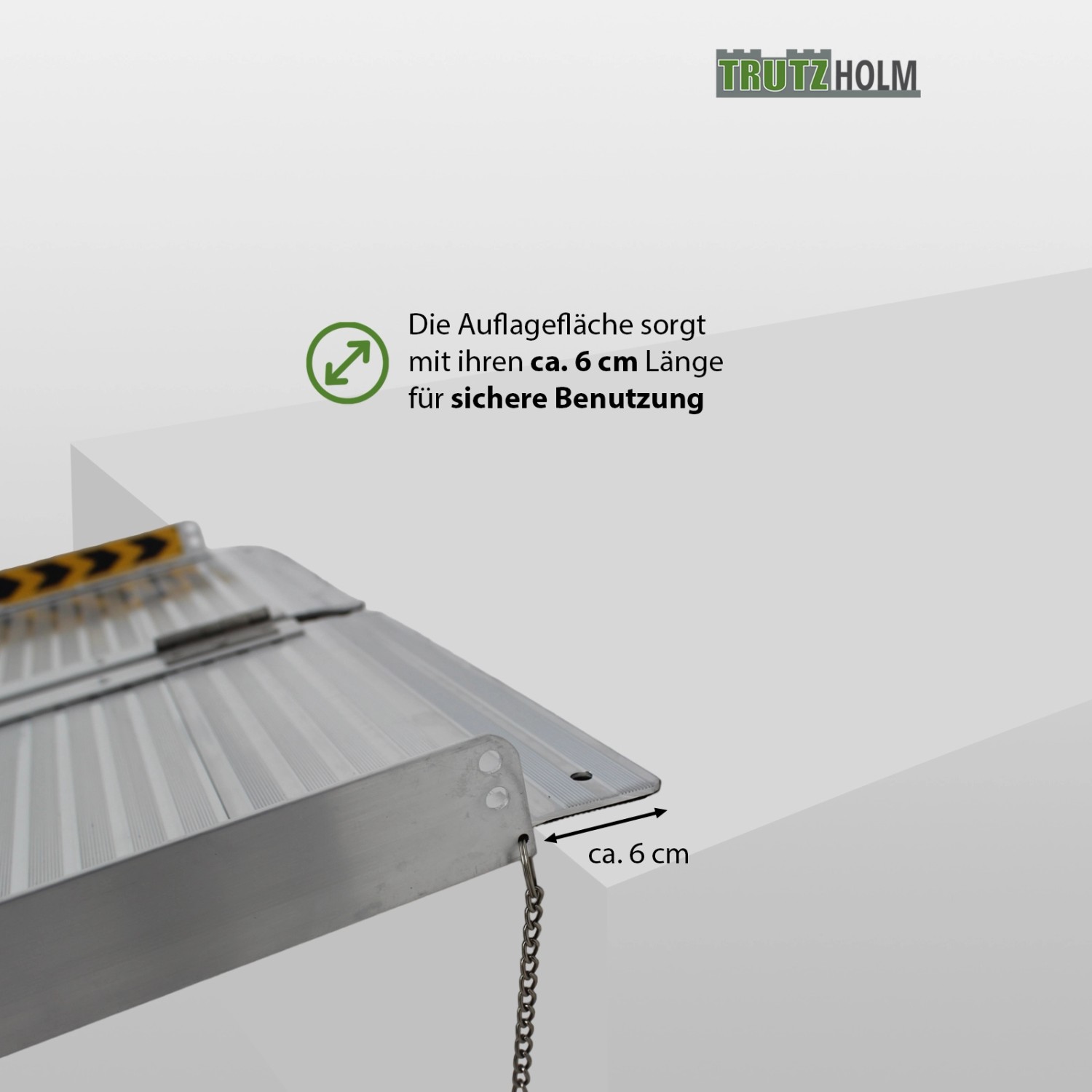 Detailaufnahme der TRUTZHOLM Rollstuhlrampe, klappbar, aus Aluminium, mit 6 cm Auflagefläche.