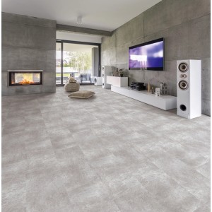 Verlegter Click-Vinylboden Fliese Luxemburg in Steinoptik im Wohnzimmer.