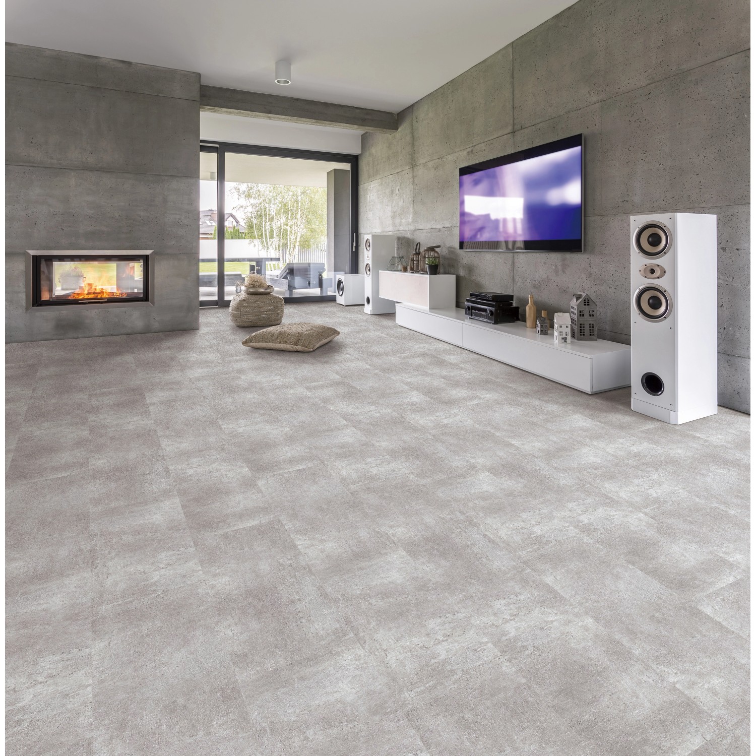 Verlegter Click-Vinylboden Fliese Luxemburg in Steinoptik im Wohnzimmer.