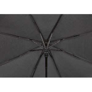 OBI Regenschirm, schwarz, geöffnet. Schwarze Bespannung und stabiles Metallgestell von unten sichtbar. Optimaler Regenschutz.