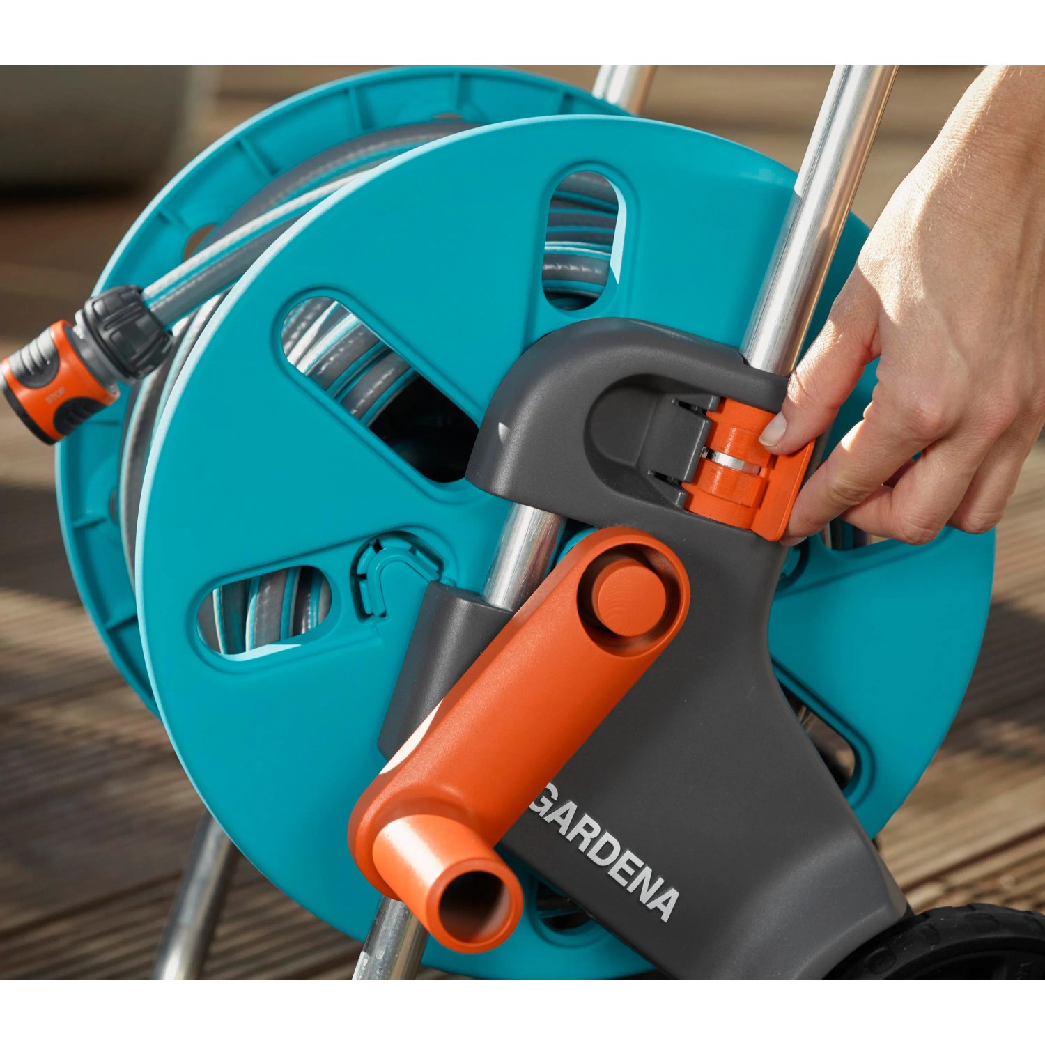 Gardena CleverRoll S Schlauchwagen-Set mit 20m Schlauch und Zubehör, Detailaufnahme.