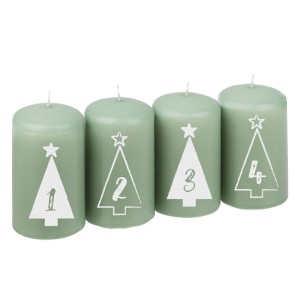 Vier Steinhart Stumpenkerzen, salbeigrün, mit weißem Weihnachtsbaum-Motiv und Zahlen 1-4 für Advent.