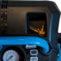 Detailaufnahme Güde Airpower 190/08/6 Kompressor mit Manometer und Zubehör im Fach.
