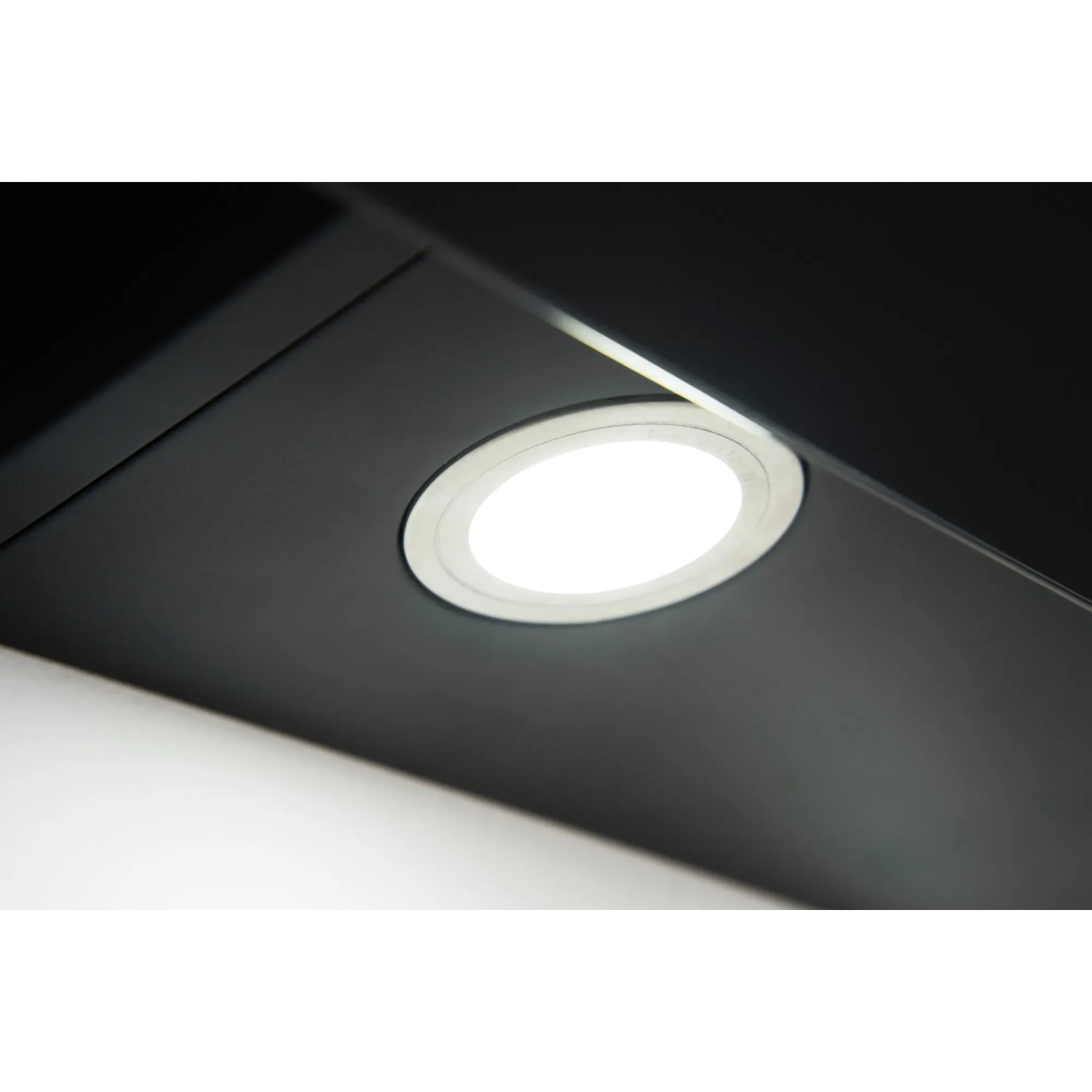 Detailaufnahme: Schwarze Respekta Kopffreihaube (90 cm) mit LED-Beleuchtung.