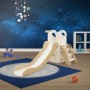Joyz Kinderrutsche 3in1 in Weiß-Beige mit Turm und Basketballkorb aus Kunststoff.