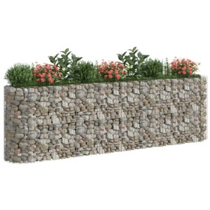 furnicato Gabionen-Hochbeet aus verzinktem Eisen, gefüllt mit Steinen und bepflanzt.