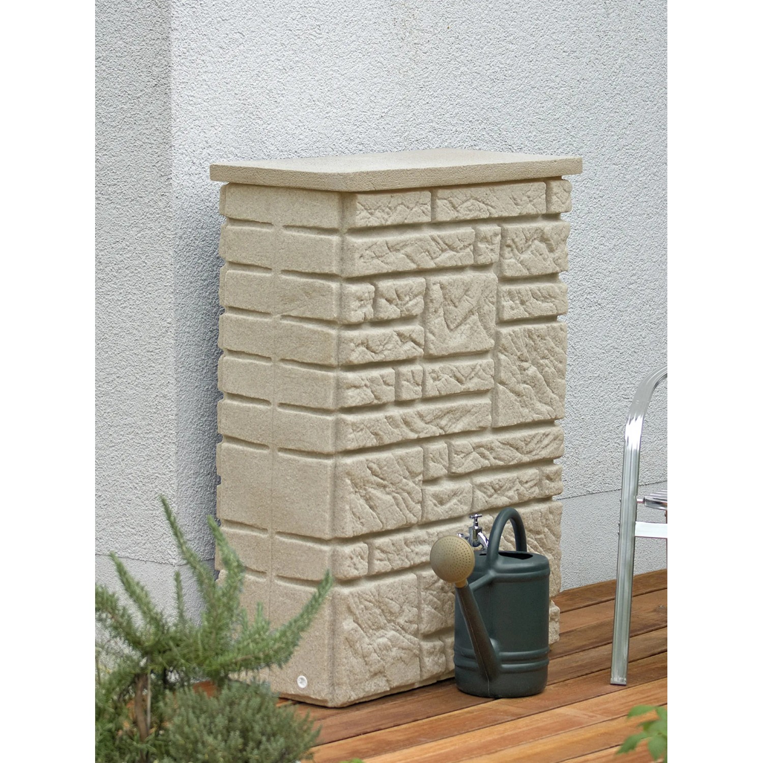 Arves Regentonne Maurano 300 l in Sandstein-Optik mit Gießkanne. Wassertonne für den Garten.
