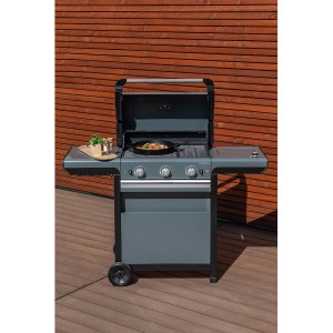 Campingaz Culinary Modular Wok aus Gusseisen auf einem Grill. Ideal für asiatische Gerichte.