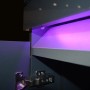 Detailaufnahme der LED-Beleuchtung im Unterschrank der Eheim Incpiria 230 Aquarium-Kombination.
